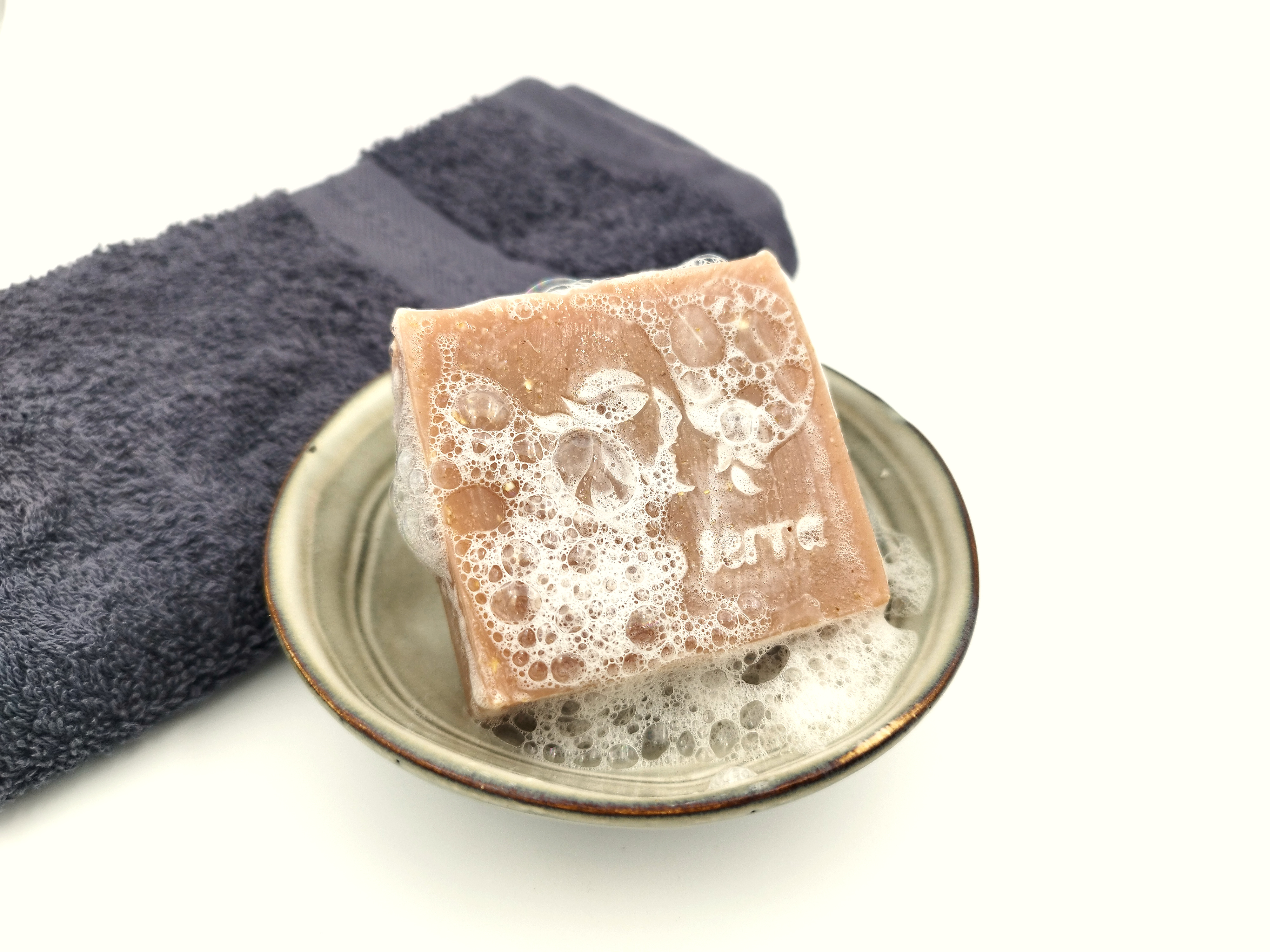 Wellness - Peeling Soap With Oats, Coconut Milk & Lavender