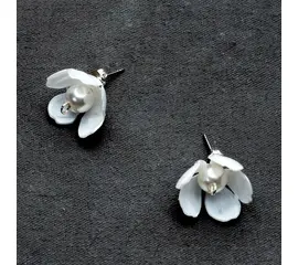 Upcycle with Jing - White Small Flower Stud Earrings