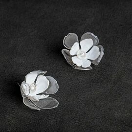 Upcycle with Jing - Clear & white Double-flower Ear Pins
