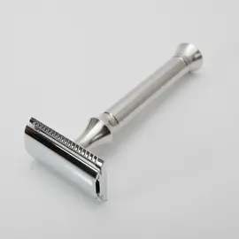 Shaving razor 'Made in Germany' closed comb, with unscrewable handle